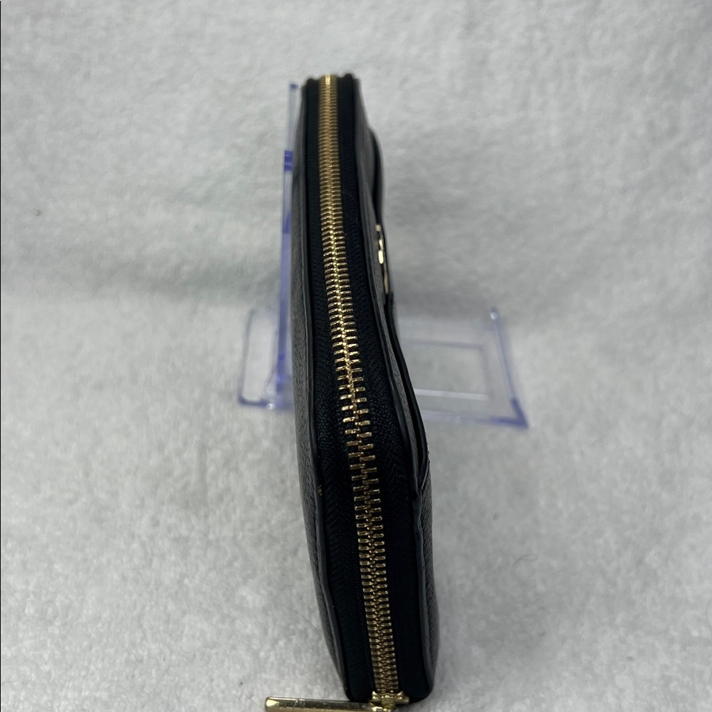 Tory Burch giveaway - Picture 4 of 8